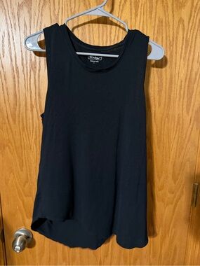 Apt. 9 Black Sleeveless Scoop Tank